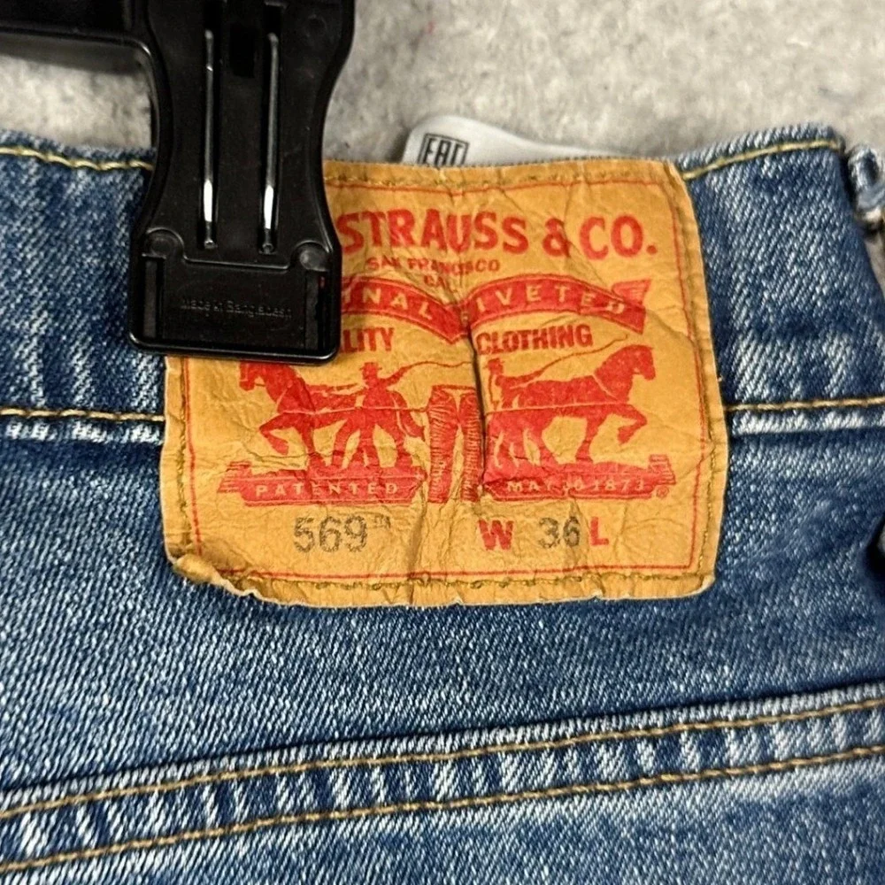 Levis 569 Shorts Mens 36 Blue Loose Straight Denim Distressed Stretch 5-Pocket